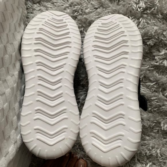 Joe Fresh (Girls) Size 4 Black Sneakers - New Never Worn (NWOT) - Picture 3 of 5